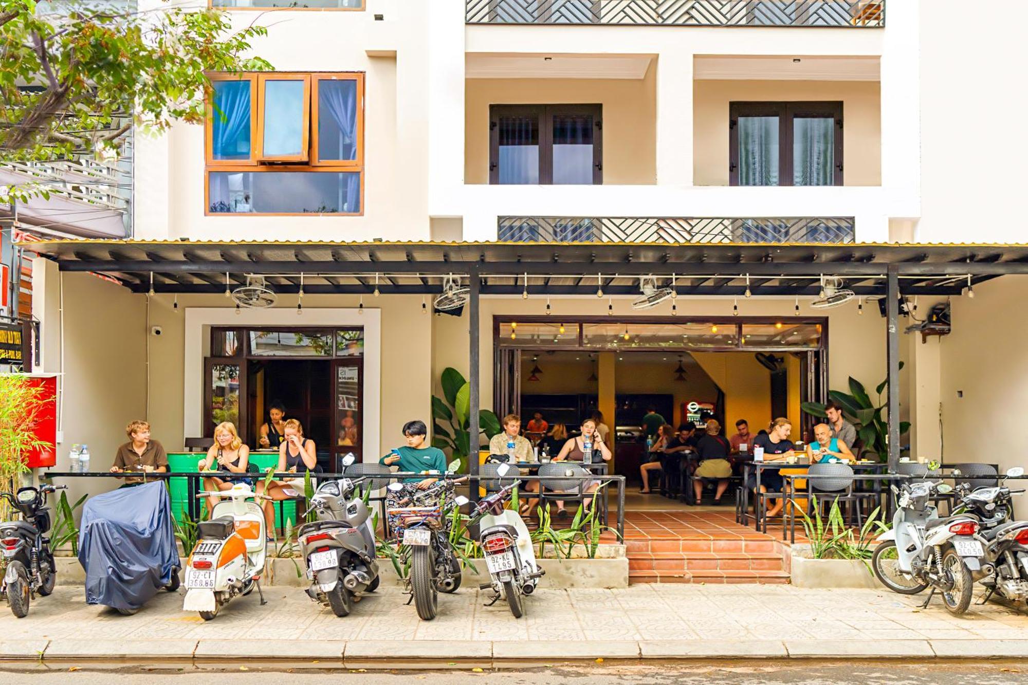 Harmony Old Town Hostel And Pool Bar Hoi An Exterior photo